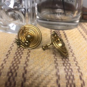 VINTAGE Gold swirl Screw back earrings